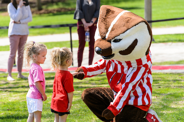 Bucky Badger shakes the hand of a little girl